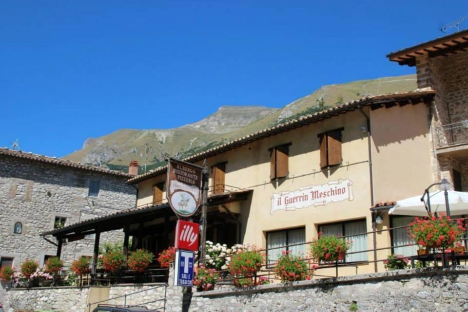 Guerrin Meschino Hotel Montemonaco Exterior foto