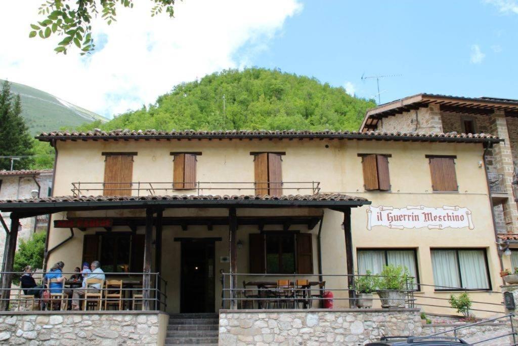 Guerrin Meschino Hotel Montemonaco Exterior foto